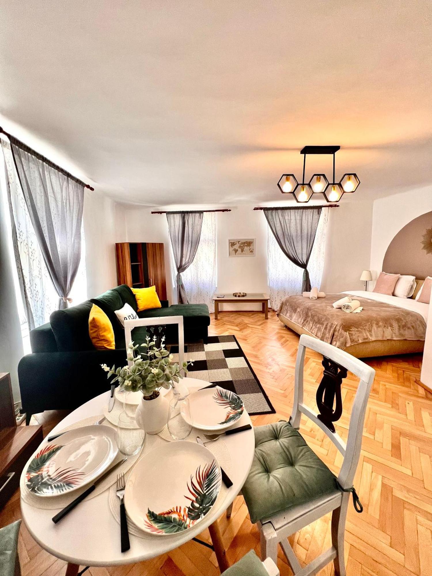 Old Town City Center Apartments Брашов Екстериор снимка