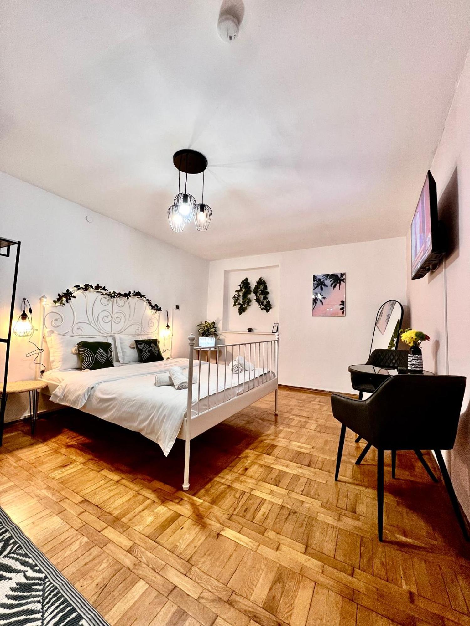 Old Town City Center Apartments Брашов Екстериор снимка